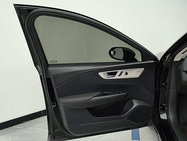 Hongqi E-QM5, 2023 — фото 7 из 9
