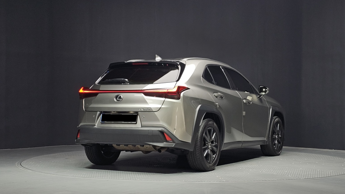 Lexus UX, 2022 — фото 2 из 12
