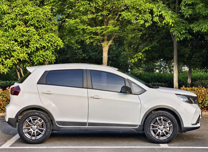 Geely Vision X3, 2022 — фото 8 из 12