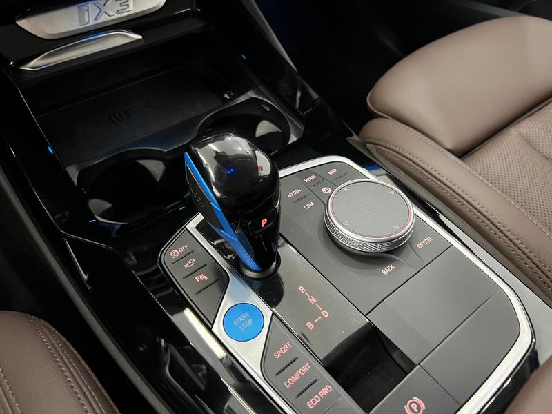 BMW iX3, 2022 — фото 10 из 12