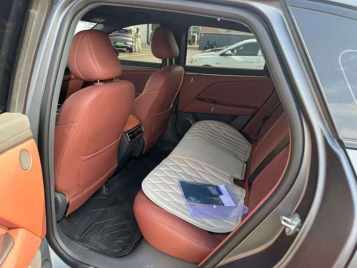 BAIC Arcfox Alpha T5, 2026 — фото 6 из 7