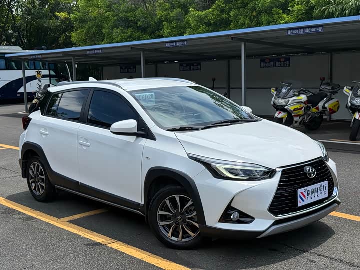 Toyota Yaris L Hatchback, 2022 — фото 3 из 9