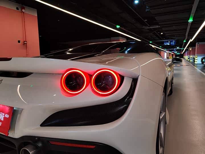 Ferrari F8, 2022 — фото 3 из 9