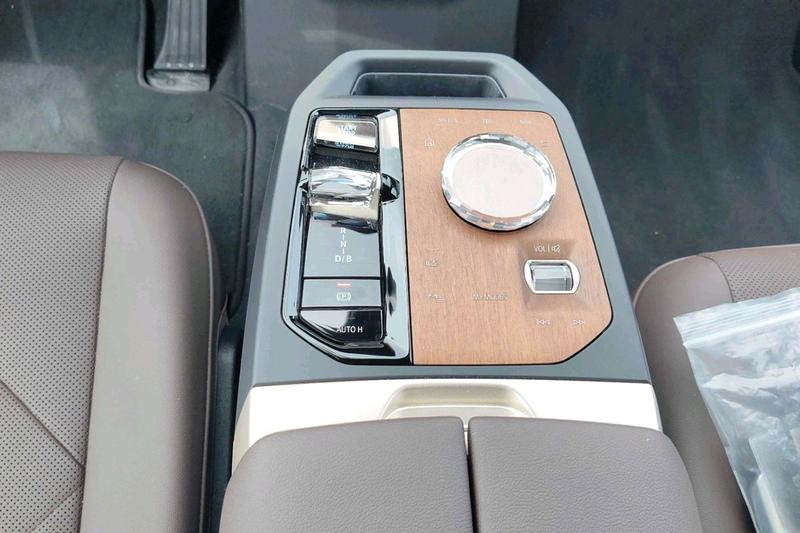 BMW iX, 2025 — фото 10 из 12
