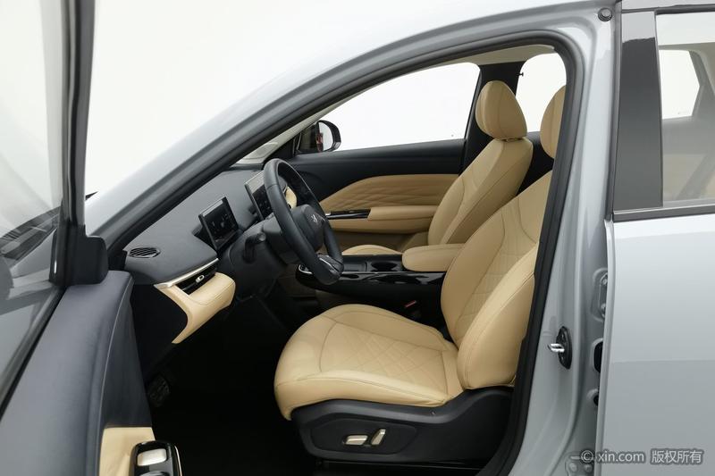 BAIC Arcfox T1, 2025 — фото 11 из 12