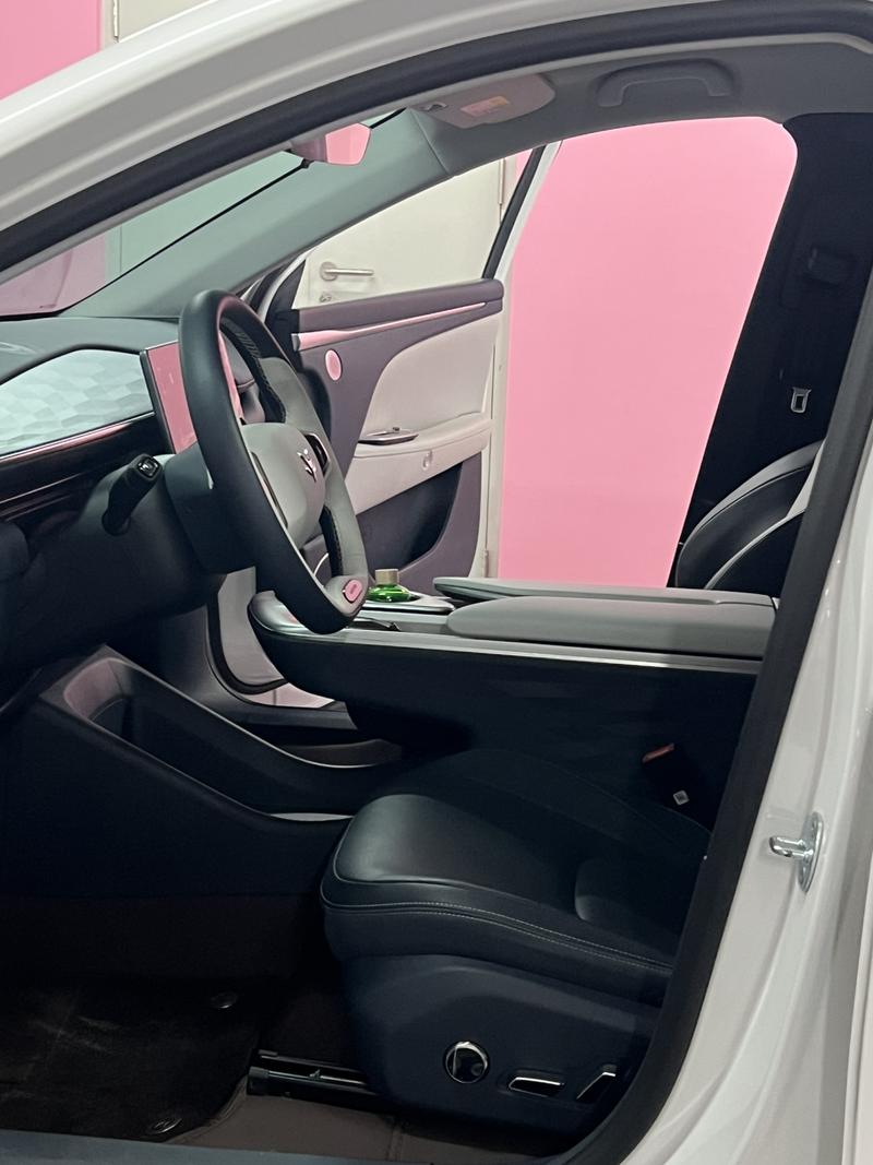BAIC Arcfox Alpha T5, 2025 — фото 9 из 12