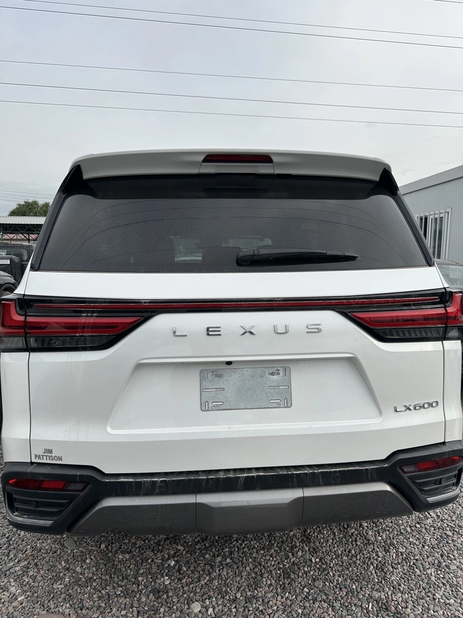 Lexus LX, 2023 — фото 2 из 5