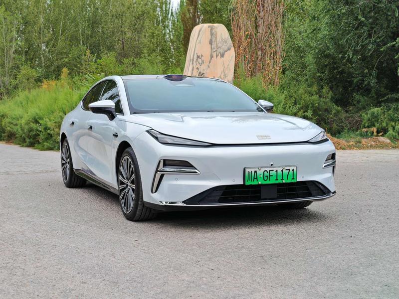 Geely Galaxy Starshine 8 EM-i, 2025 — фото 3 из 10