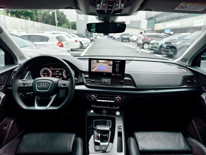Audi Q5L Sportback, 2022 — фото 3 из 12