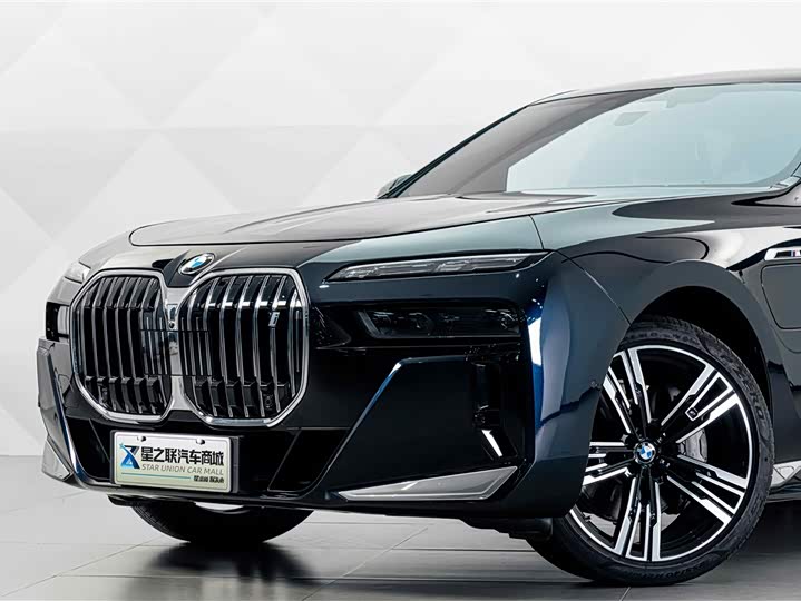 BMW i7, 2024 — фото 3 из 9