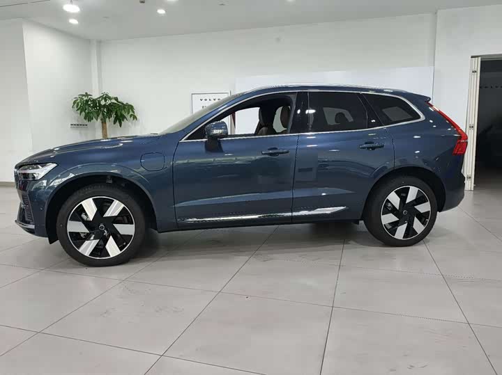 Volvo XC60 Hybrid, 2025 — фото 4 из 9