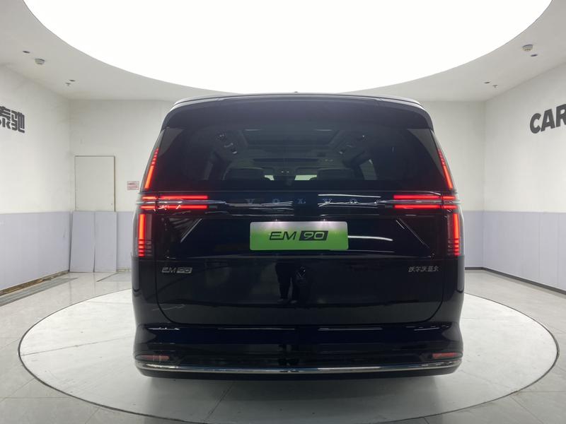 Volvo EM90, 2025 — фото 6 из 12