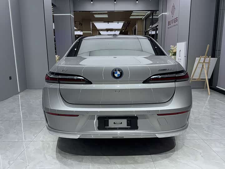 BMW i7, 2023 — фото 7 из 9