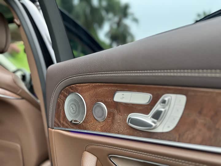 Mercedes-Benz E-Class, 2022 — фото 8 из 9