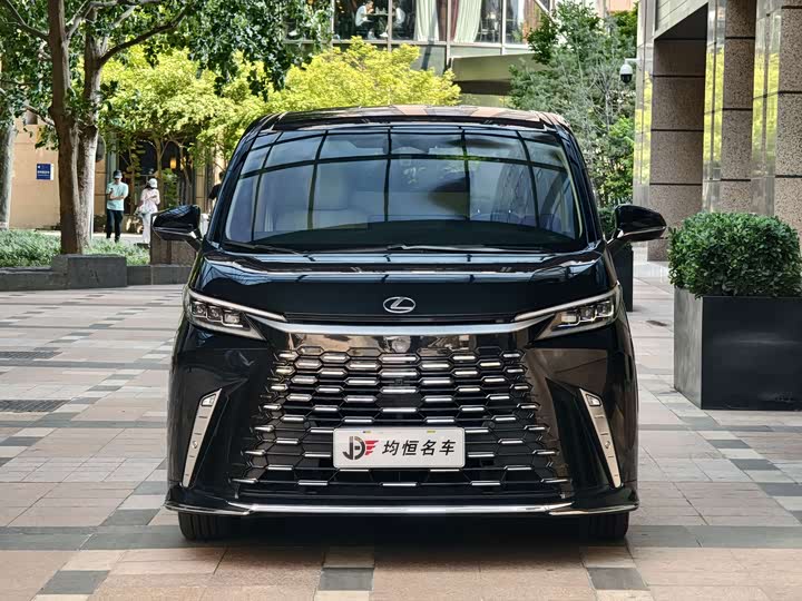 Lexus LM, 2023 — купить в Москве под ключ