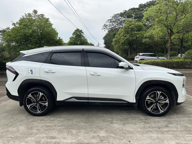 Geely Galaxy L7, 2024 — фото 8 из 12