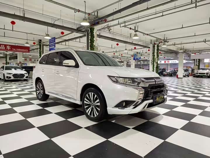 Mitsubishi Outlander, 2021 — фото 3 из 9