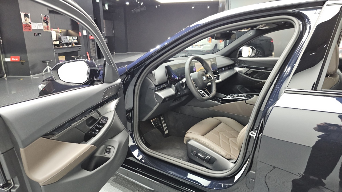 BMW 5 Series, 2025 — фото 9 из 12