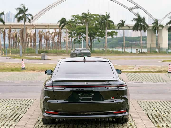 Toyota Crown Sedan, 2024 — фото 5 из 9