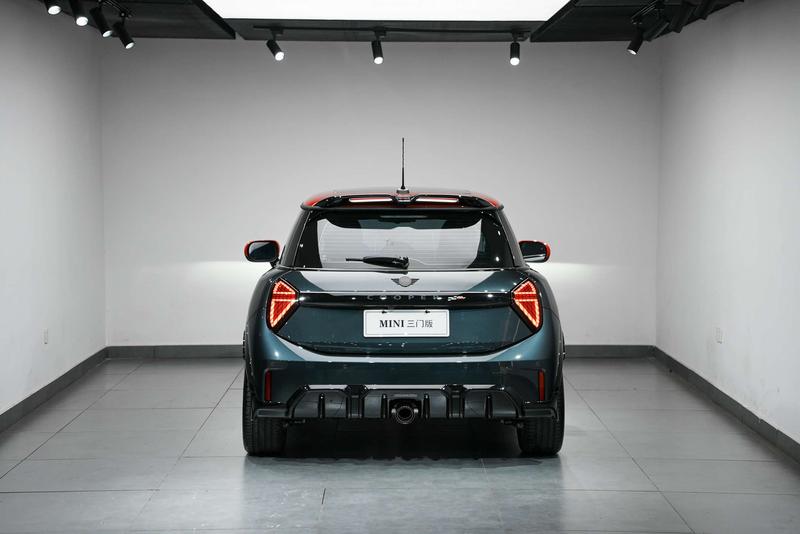 Mini Mini JCW, 2025 — фото 4 из 12