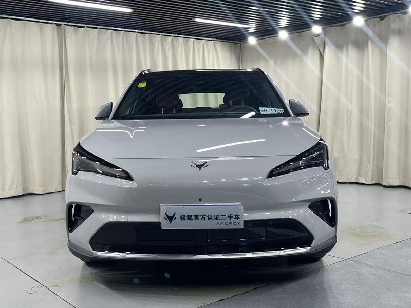 BAIC Arcfox Alpha T5, 2026 — фото 2 из 11