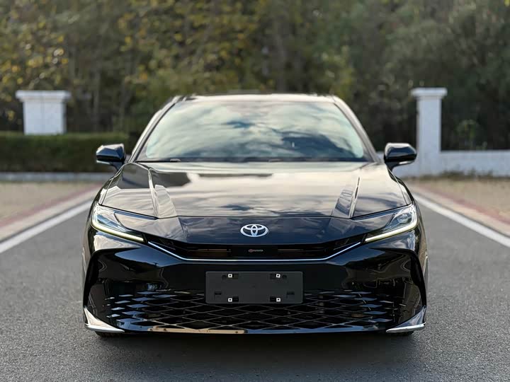 Toyota Camry, 2024 — фото 2 из 9