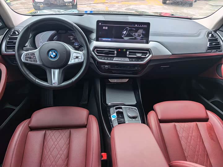 BMW iX3, 2025 — фото 6 из 9