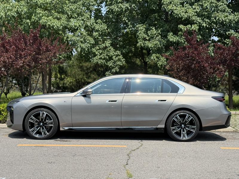 BMW 7 Series, 2025 — фото 3 из 11