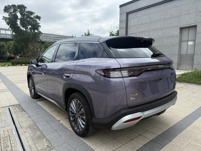 BYD Song Ultra EV, 2026 — фото 5 из 12