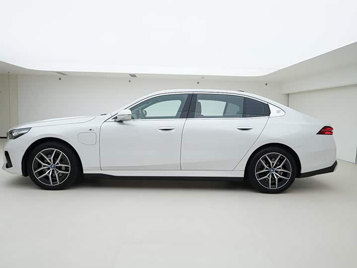 BMW i5, 2024 — фото 3 из 9